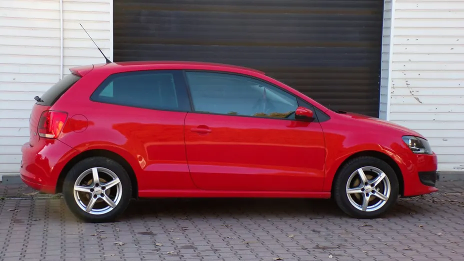 VOLKSWAGEN Polo -