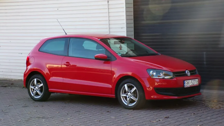 VOLKSWAGEN Polo -