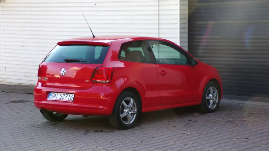 VOLKSWAGEN Polo -