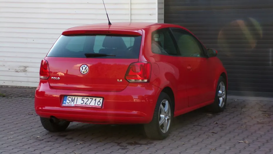 VOLKSWAGEN Polo -