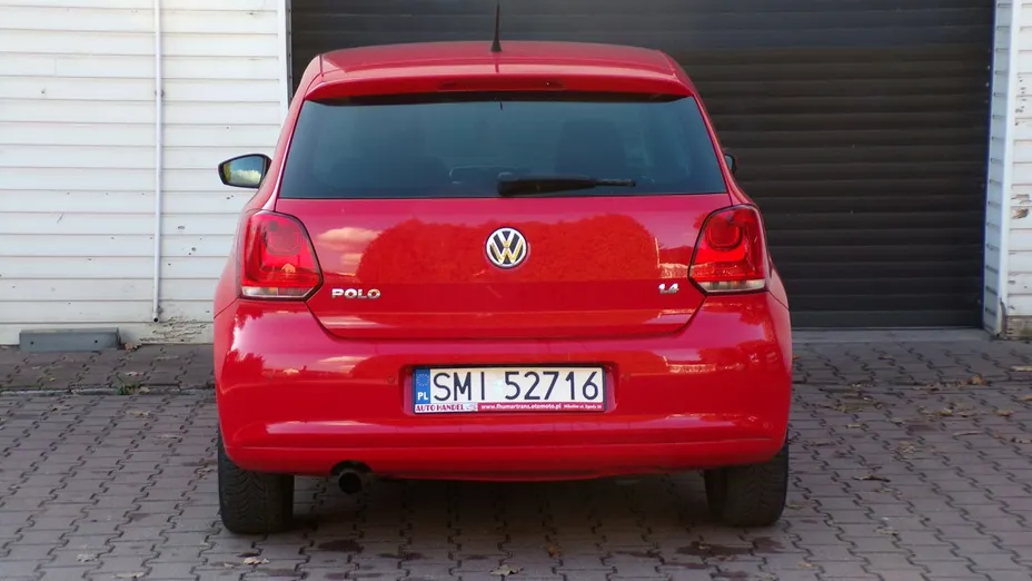 VOLKSWAGEN Polo -