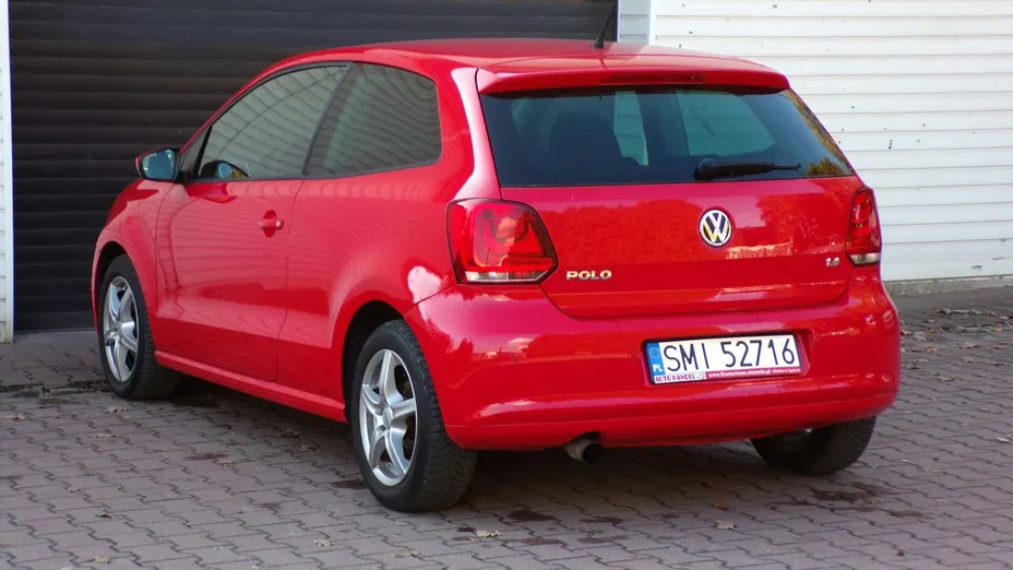 VOLKSWAGEN Polo -