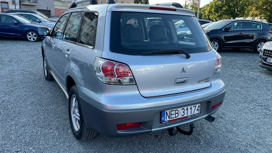 MITSUBISHI Outlander -