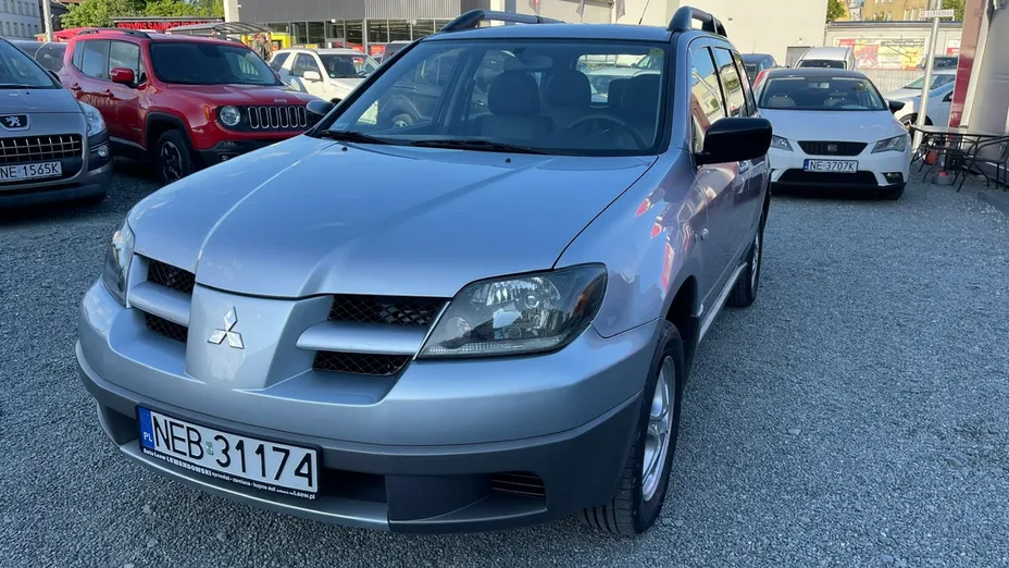 MITSUBISHI Outlander -