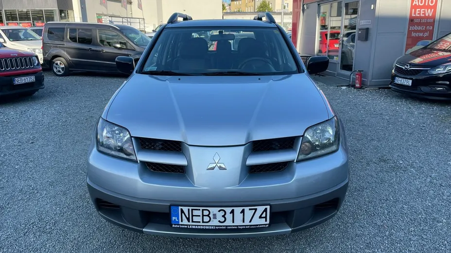 MITSUBISHI Outlander -