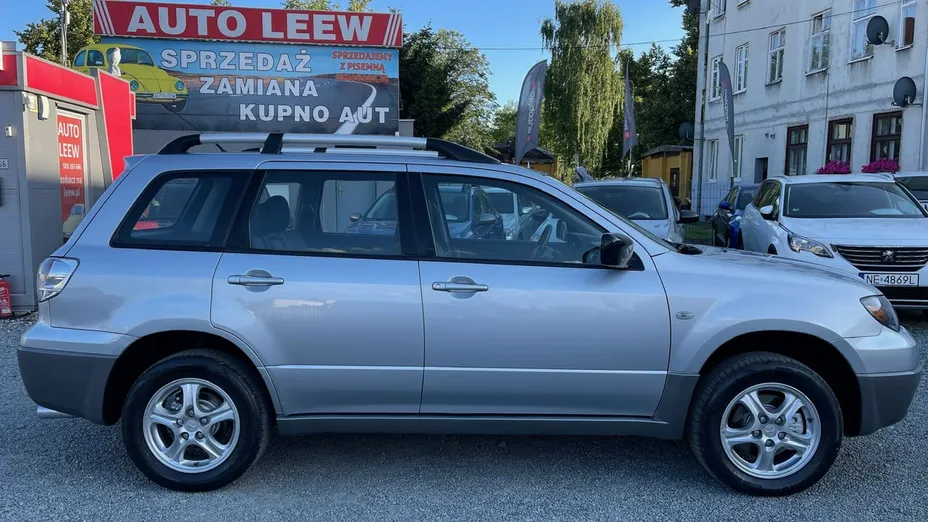 MITSUBISHI Outlander -