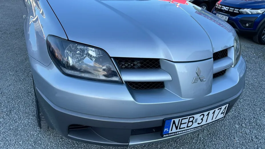 MITSUBISHI Outlander -