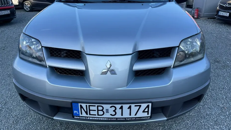 MITSUBISHI Outlander -