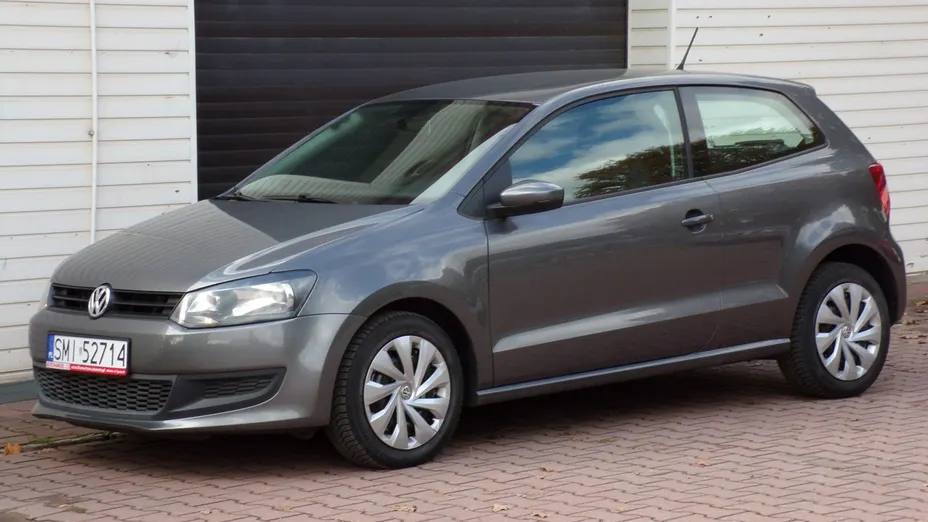 VOLKSWAGEN Polo -