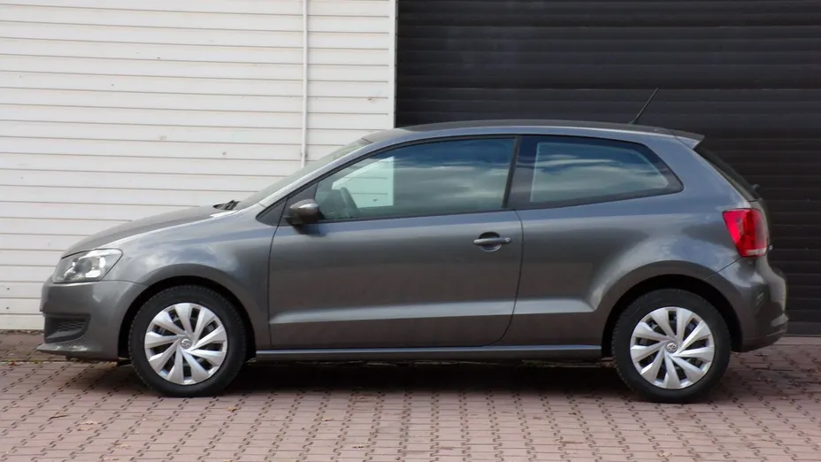 VOLKSWAGEN Polo -