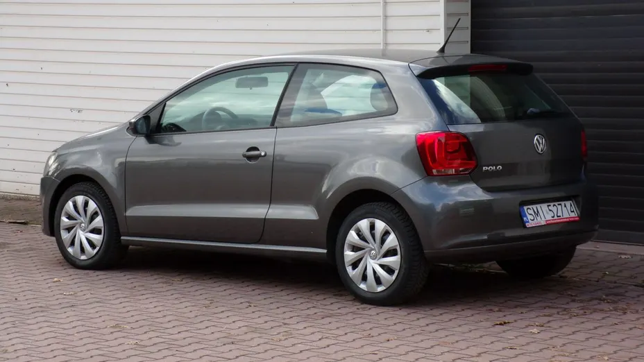 VOLKSWAGEN Polo -