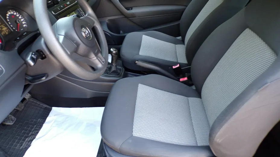 VOLKSWAGEN Polo -