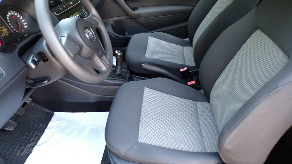 VOLKSWAGEN Polo -