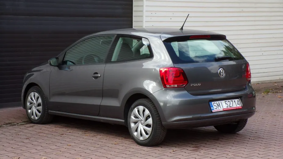 VOLKSWAGEN Polo -