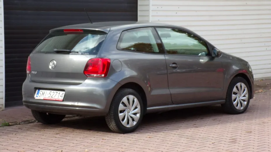 VOLKSWAGEN Polo -