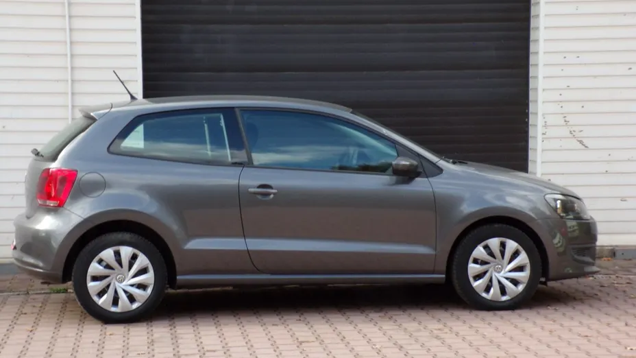 VOLKSWAGEN Polo -