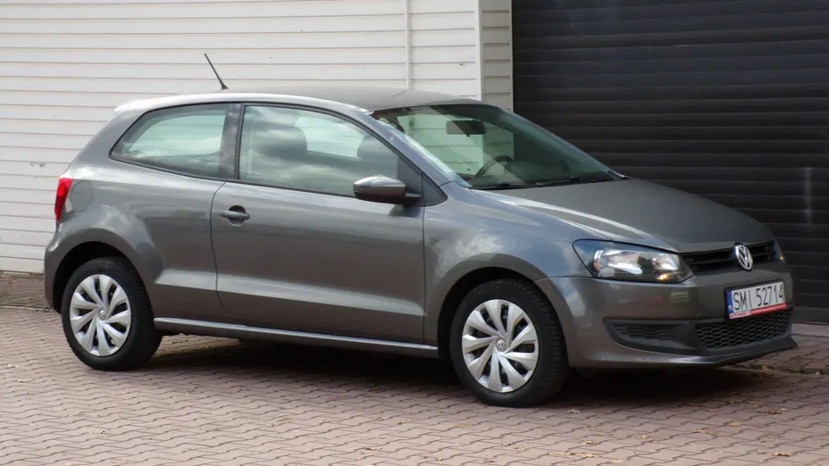 VOLKSWAGEN Polo -