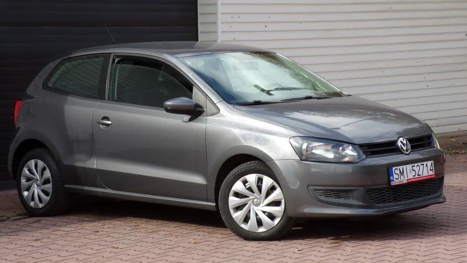 VOLKSWAGEN Polo -