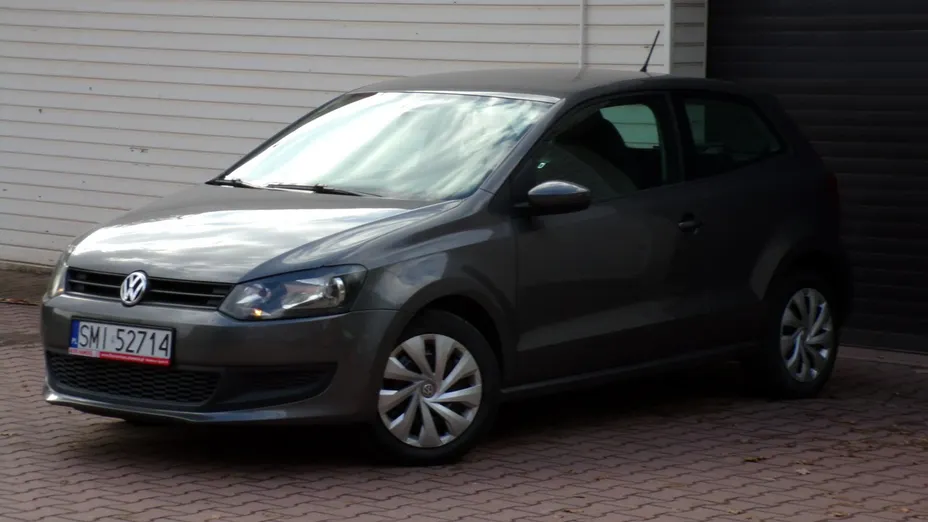 VOLKSWAGEN Polo -