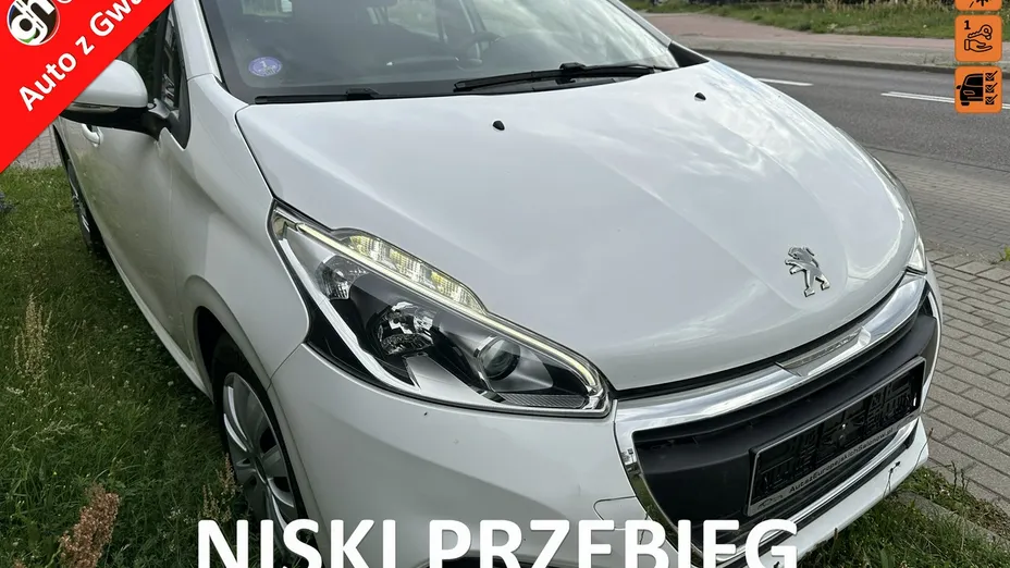 PEUGEOT 208 -
