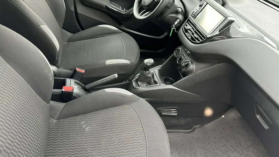 PEUGEOT 208 -