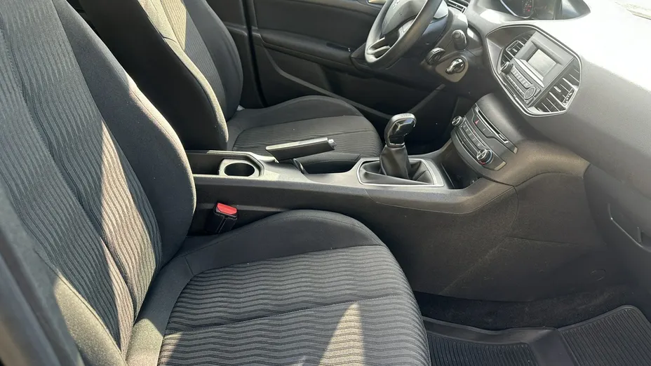 PEUGEOT 308 -