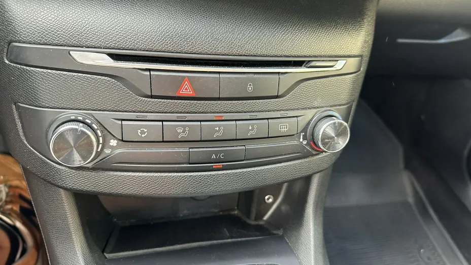 PEUGEOT 308 -
