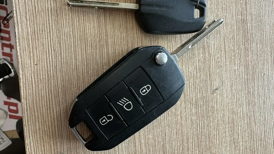 PEUGEOT 308 -