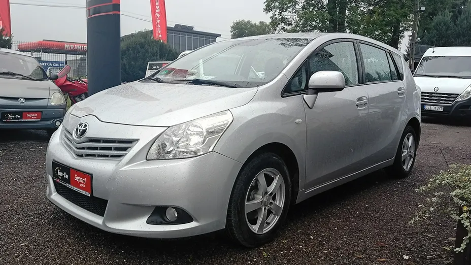 TOYOTA Verso -