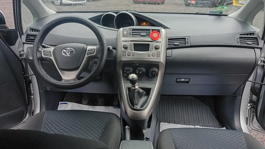 TOYOTA Verso -