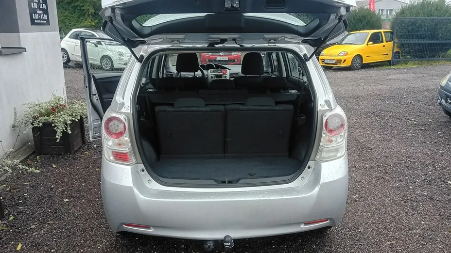 TOYOTA Verso -