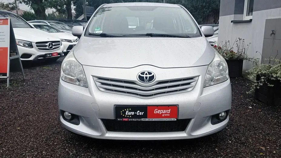 TOYOTA Verso -