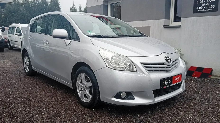 TOYOTA Verso -