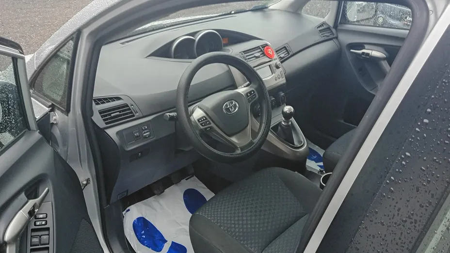 TOYOTA Verso -