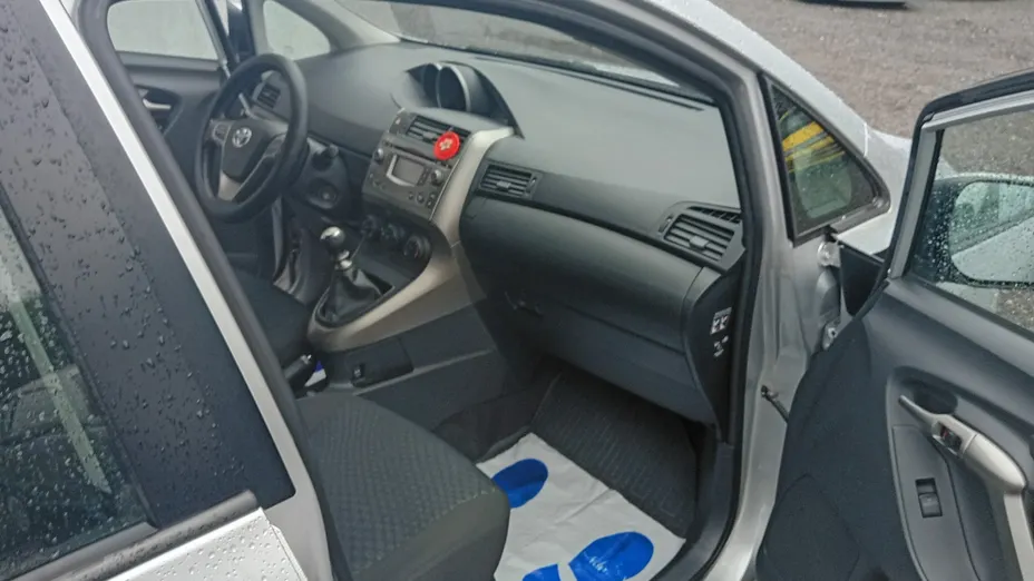 TOYOTA Verso -