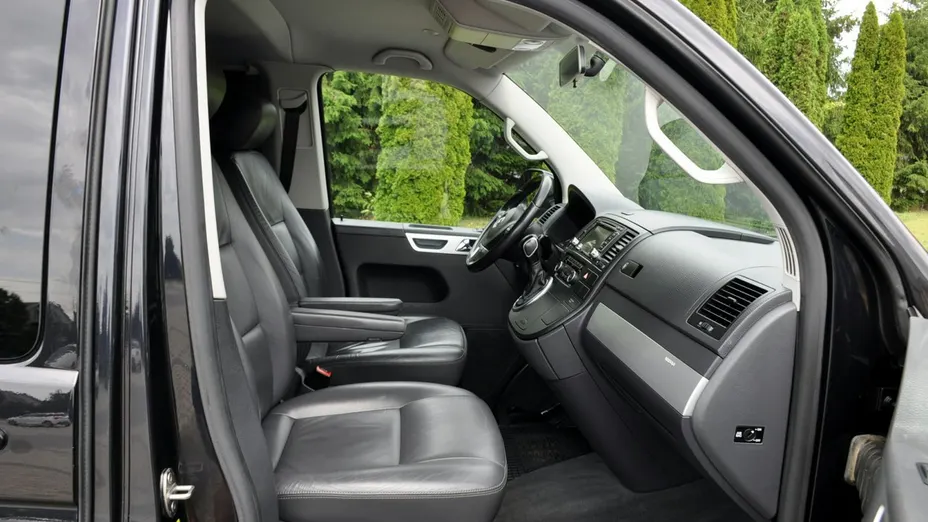 VOLKSWAGEN Multivan -