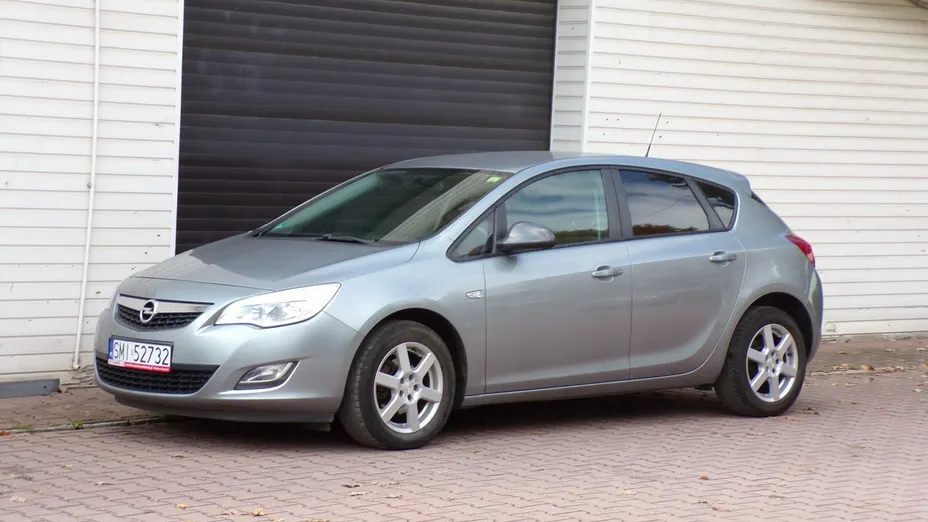 OPEL Astra -