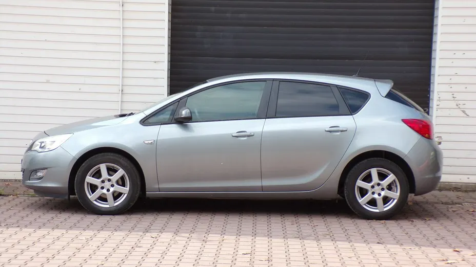 OPEL Astra -