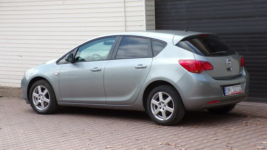 OPEL Astra -