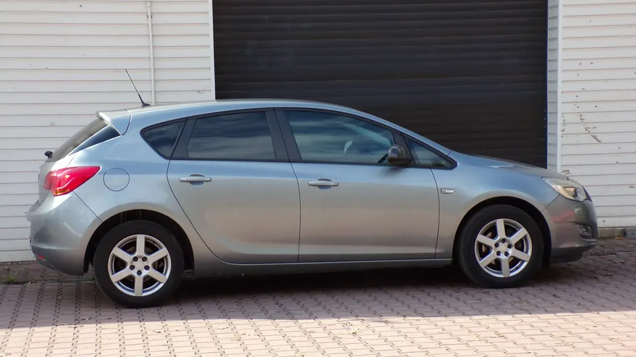 OPEL Astra -