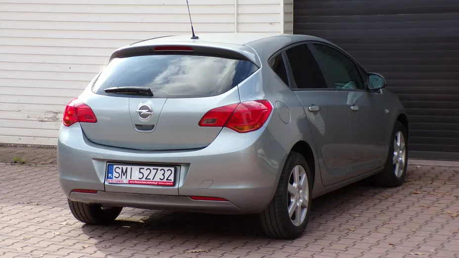 OPEL Astra -