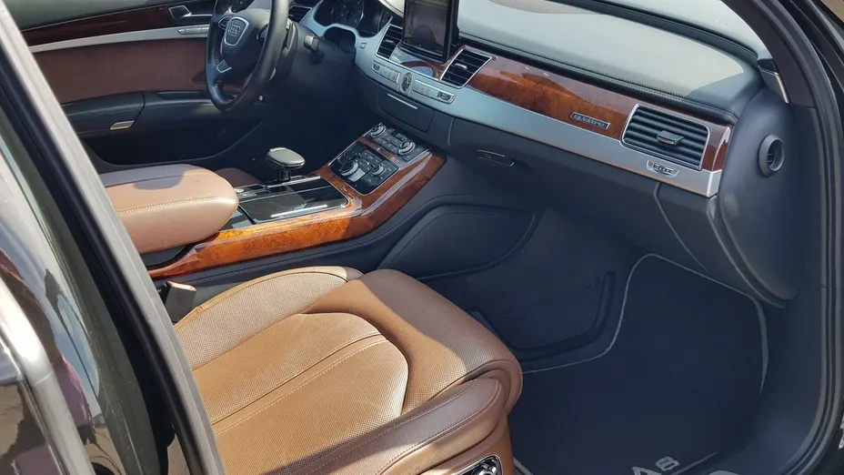 AUDI A8 -