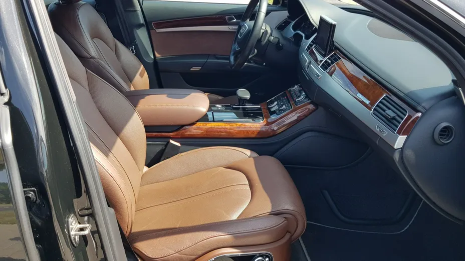 AUDI A8 -