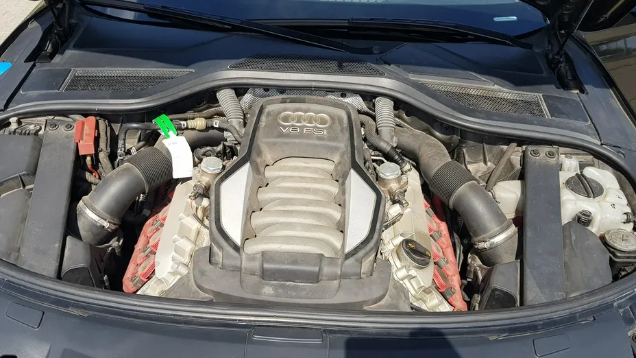 AUDI A8 -