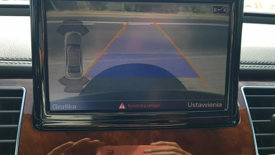 AUDI A8 -