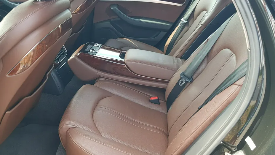 AUDI A8 -