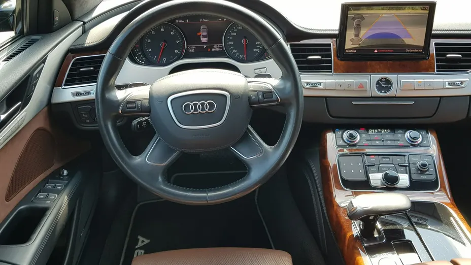 AUDI A8 -