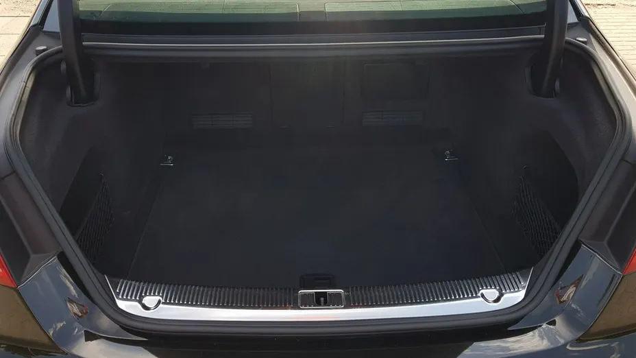 AUDI A8 -