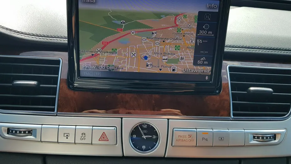 AUDI A8 -