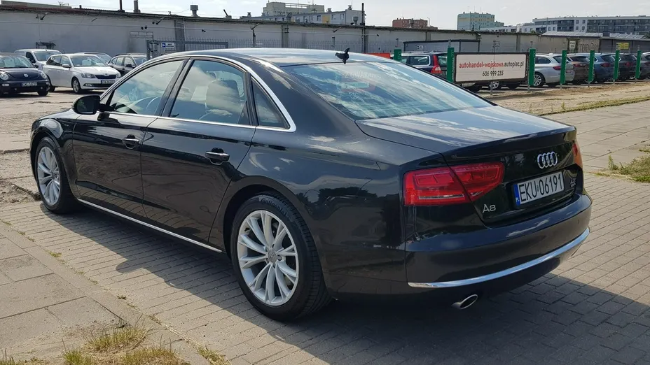 AUDI A8 -
